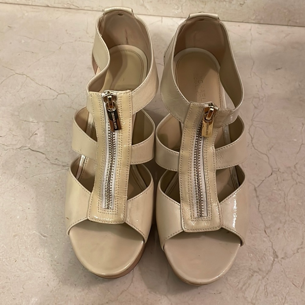 Michael Kors Dakota Wedge Ecru Size 7.5